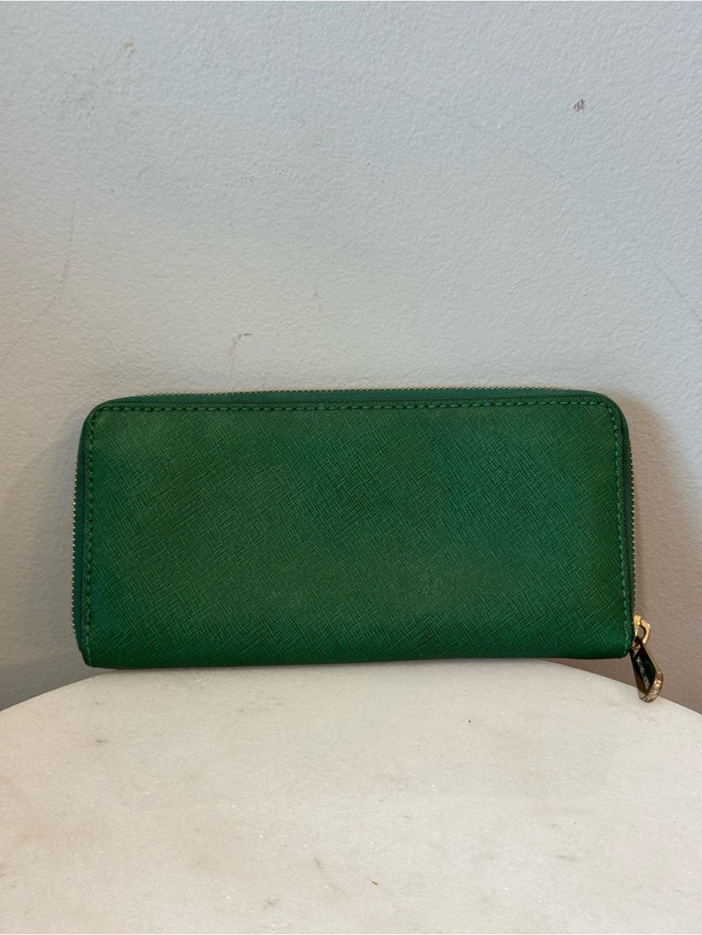 Michael Kors Green Zip Wallet with Gold Logo - Picture 2 of 8